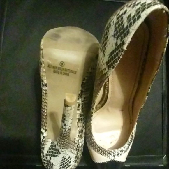 Hailey Jeans Co. Snake print heel - Picture 6 of 8